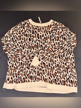 Beige leopard pullover